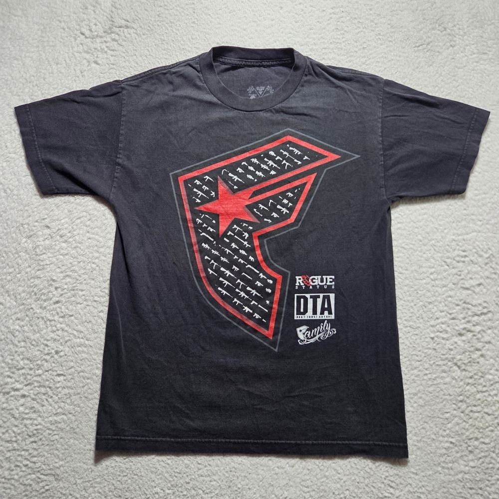Famous Stars and Straps T-Shirt Mens Medium Black Faded Y2K Rogue Status DTA Tee